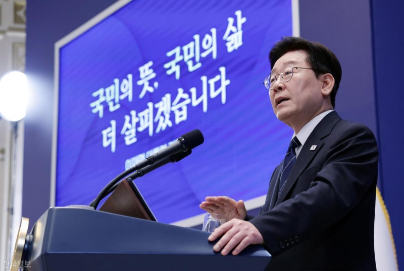 대통령의 SNS가 위기 관리 수단일 수 없다 [뉴스룸에서]