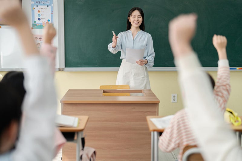 교실에서 춤추고 출근룩 올리는 '쌤스타그램'… 학생 얼굴 무단 노출도