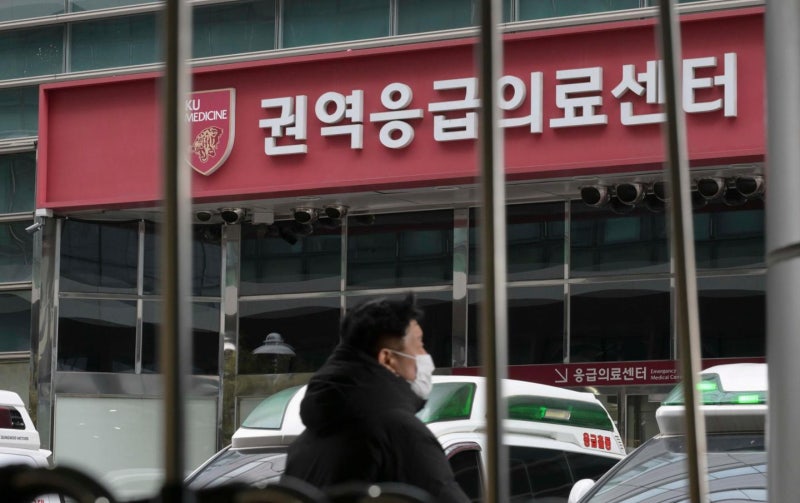 [단독] 30대 외상 전문의는 전국에 8명뿐... 수술 실 들어갈 젊은 의사가 없다