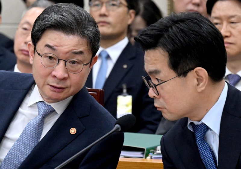 레버리지 공방 국감… 野 "청와대가 주범", 이억원 "적법 절차 거쳐"