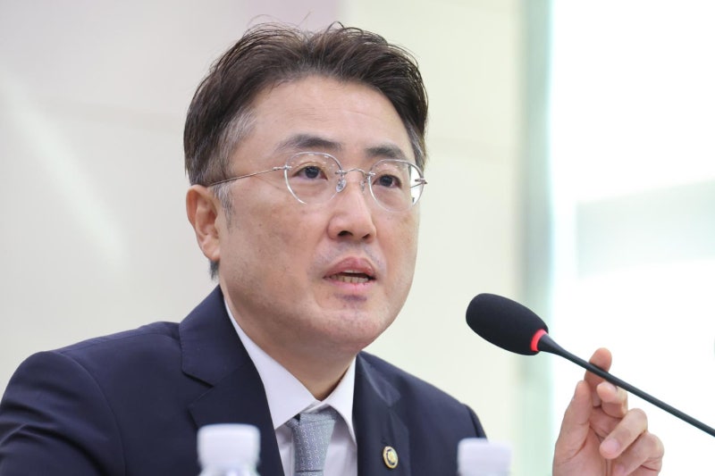 '이화영 가석방' 선 그은 법무부… 이 대통령 공소취소 논란 등 국감 '난타전'