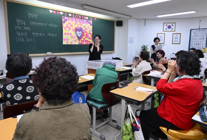 [단독] 할머니들의 학교, 또 문 닫는다… "2000억 없으면 존속 불가"