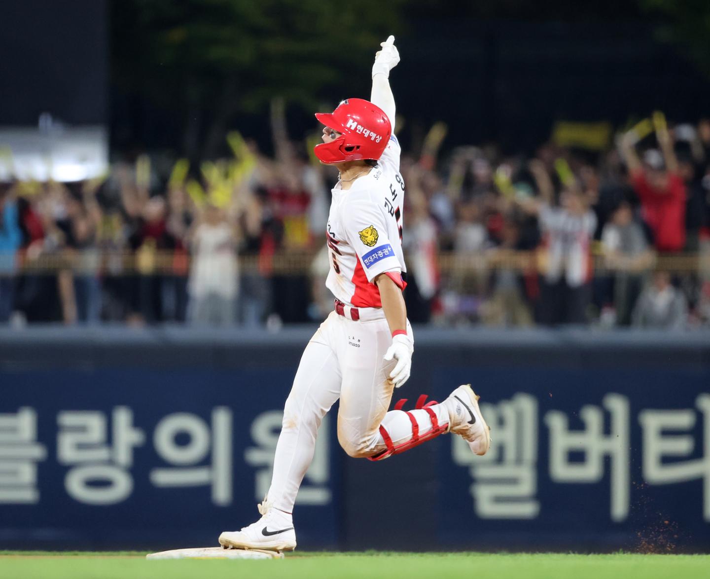 '슈퍼스타' <b>김도영</b>의 한 방...준PO 직행·<b>홈런왕</b> 다 잡았다