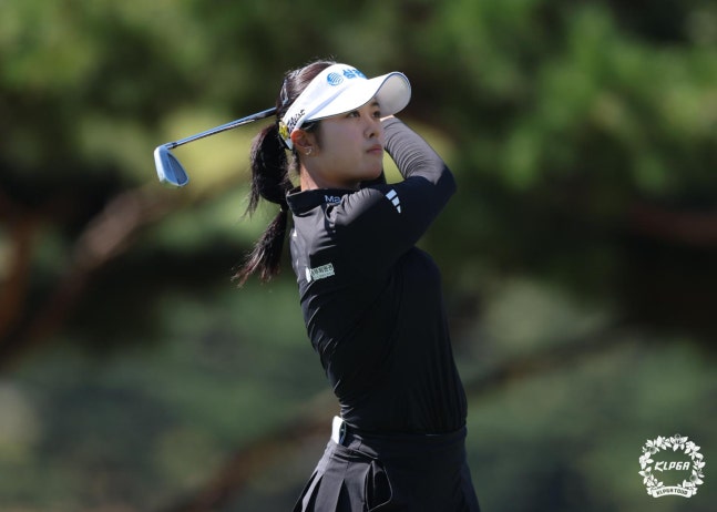 서교림이 2026 HJ중공업·동부건설 챔피언십 1라운드 3번 홀에서 아이언 티샷을 하고 있다. KLPGA 제공