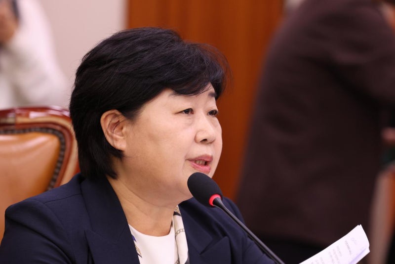 "尹 부러우면 감옥 가든가" <b>김민전</b>에… <b>서영교</b> "국감 모독 말라"