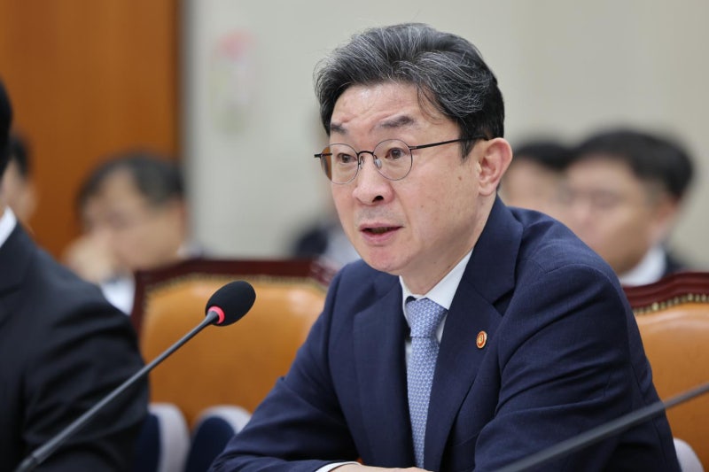 이억원 "<b>솔리다임</b>, 중복<b>상장</b> 규제 대상… SK스퀘어·하닉 5대 의무 이행...