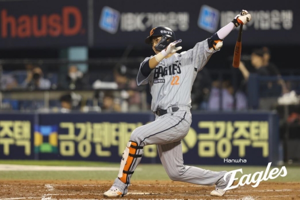 '9회 집중타' <b>한화</b>, NC에 9:6 승리…다시 선두 압박