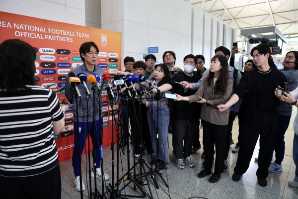 '이라크전 구상하는' <b>홍명보</b> 감독 "<b>손흥민</b>은 무리 시킬 생각 없어"