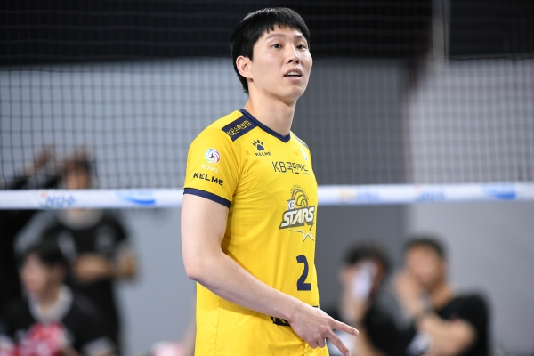 KB손해보험 <b>황택의</b>, 배구 <b>연봉킹</b>…여자부 <b>양효진</b>·<b>강소휘</b>는 상한액인 8...