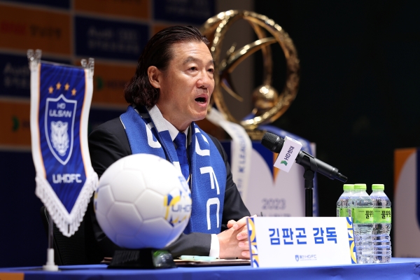 울산 <b>김판곤 감독</b>과 계약해지…김광국 대표 사의