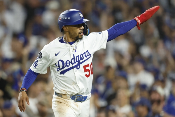 '무키 베츠 4안타 폭발' 다저스, 신시내티 꺾고 <b>NLDS 진출</b>