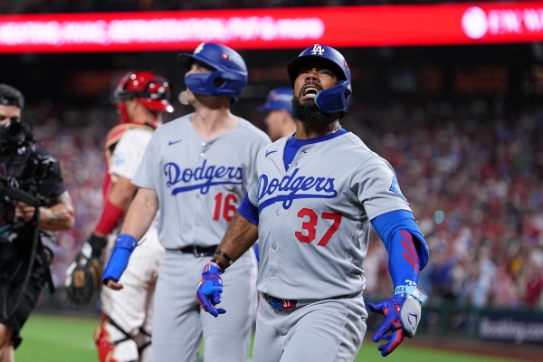 '에르난데스 역전포' 다저스, 필라델피아에 5-3 역전승 NLDS 1차전 <b>승리</b>....
