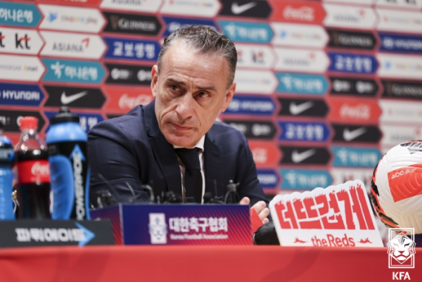벤투 감독, 한국 대표팀 복귀 의사 축구협회 인사 통해 전달…새 대표팀 감독 선정의 전환점