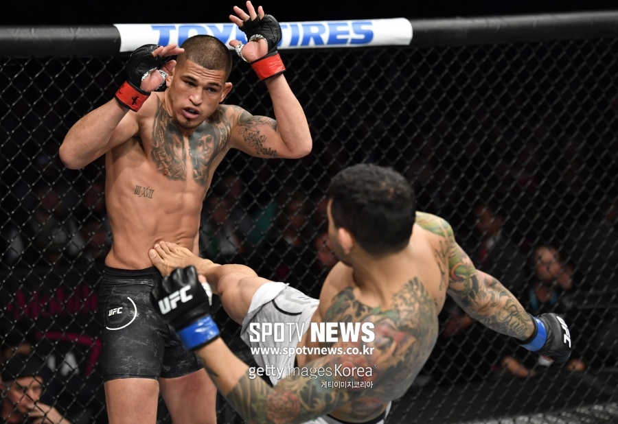 [UFC] 한계 뚜렷한 '<b>쇼타임</b>'…5연승 주짓떼로에게 완패