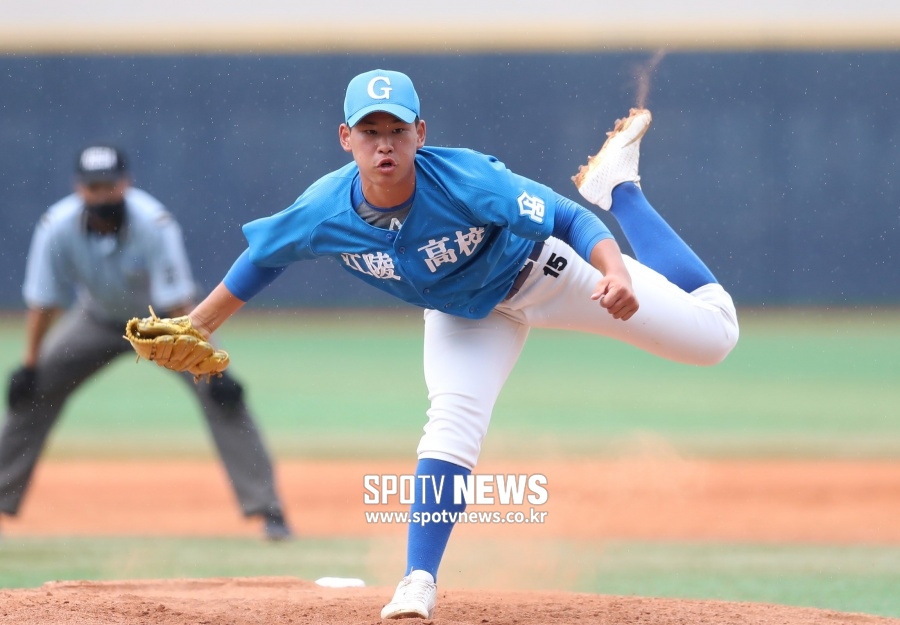 ‘리빌딩’ 2021 롯데 마운드, <b>윤성빈</b>-나균안-김진욱 모두 볼 수 있을까