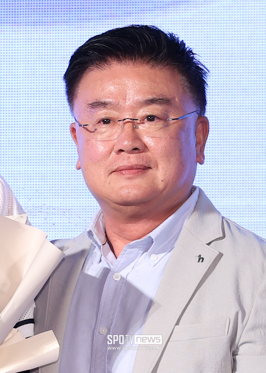 '화수분' 야구 초석 다진 <b>김태룡 단장</b>, <b>부사장</b> 승진…단장직은 그대로 유지