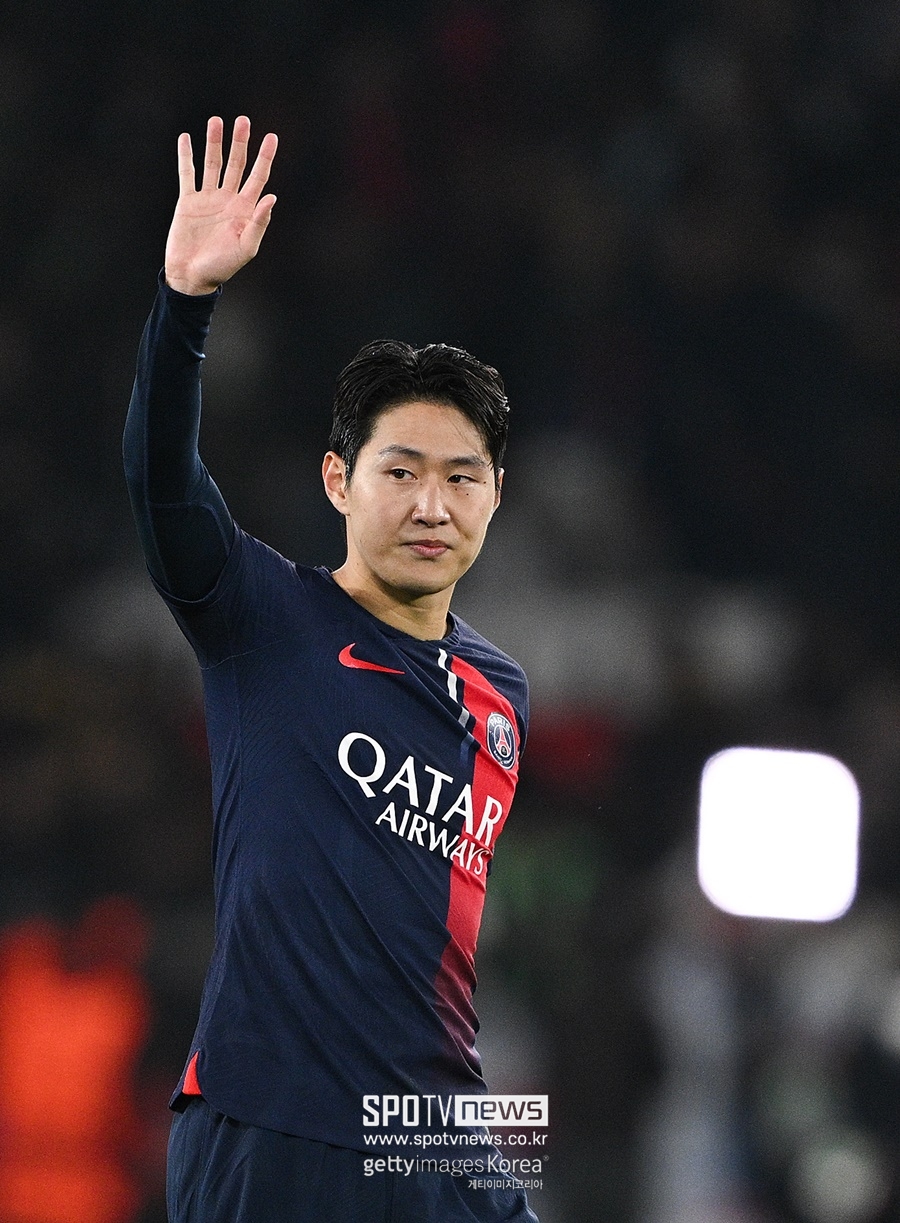 <b>이강인</b>, 프랑스 <b>리그앙</b> 크리스마스 포스터 싹쓸이 "명백한 PSG 간판 스타"