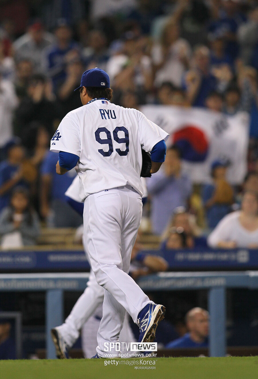 류현진은 MLB 떠났지만, 존경심은 영원히…"선배 덕분에 도전할 수 있었...