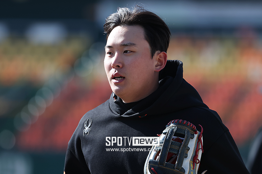 한숨 나오는 kt <b>배정대</b>-<b>김민혁</b> 부상 날벼락… '타율 0.143' 정은원도 1군 엔트...