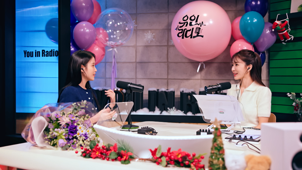 '절친' 아이유·유인나 또 뭉쳤다…'유인라디오' 출격 