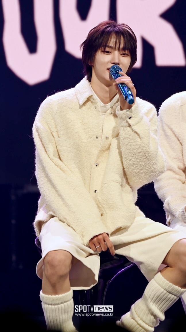 베일듯한 높은 콧대로 잘생김을 보여주는 성호님
