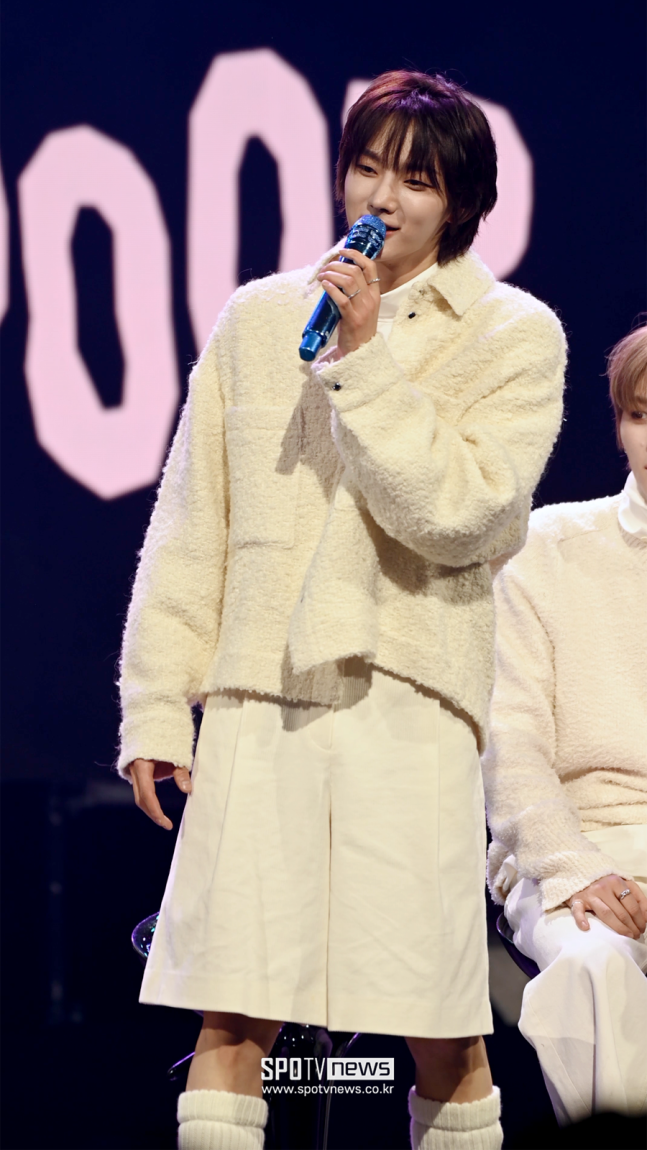 베일듯한 높은 콧대로 잘생김을 보여주는 성호님