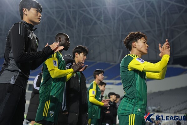 척추 라인 붕괴 <b>전북</b>, 강원에 <b>극장승</b> 헌납…무색무취 '<b>전북</b> 정신'이 사...