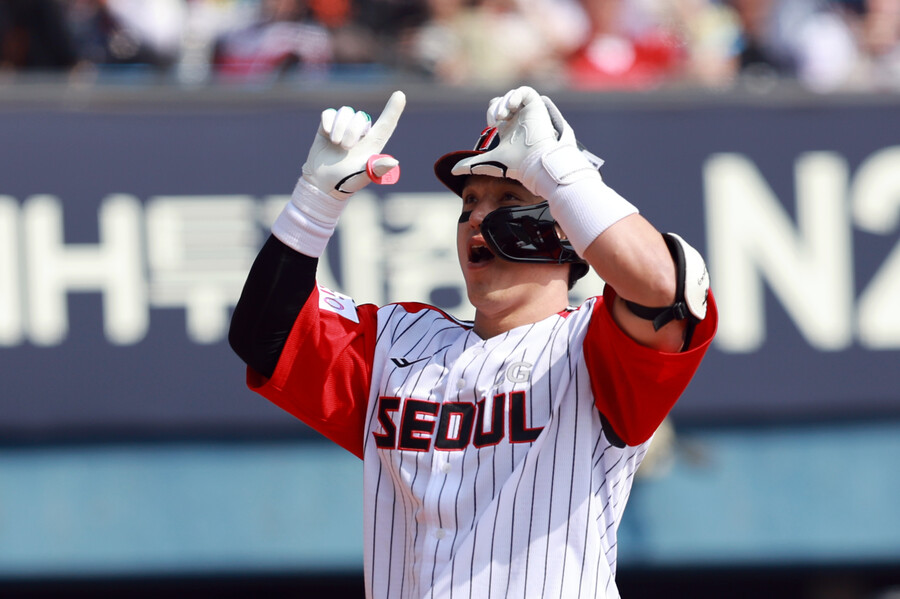 [잠실 게임노트] <b>염경엽</b> 배치기→박동원 <b>역전포</b>→장현식 이적 첫 SV…LG...