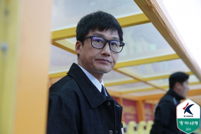 &apos;몰수패 위기&apos; 광주+이정효, 최악의 상황 넘겼다...KFA 입장 발표 연대기여금 미납 고의성 없어 보여, 리그 안정성이 우선