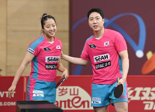 <b>임종훈</b>-<b>신유빈</b>, <b>세계선수권</b> 혼복 <b>동메달</b> 확보…한국 대회 첫 메달 쾌거