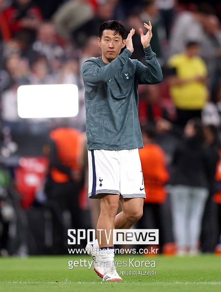 韓 축구 경사! "<b>손흥민 트루 레전드</b>" 토트넘 '오피셜' 떴다…사우디 방...