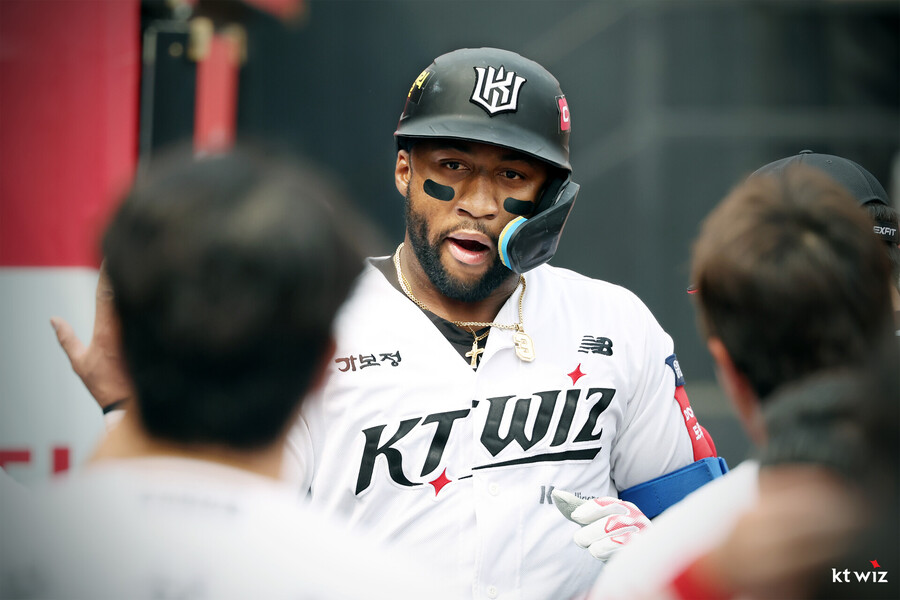 "내가 2할대라니…" 충격에 특타까지, KBO 172<b>홈런</b> 레전드 외인거포가 살...