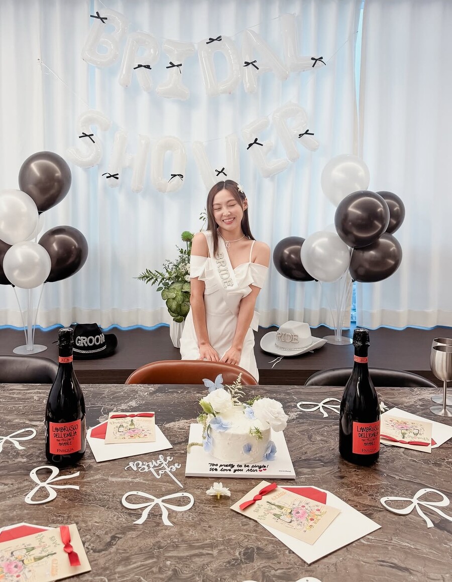 '품절녀 D-3' <b>미쓰에이 민</b>, <b>브라이덜 샤워</b>에서 밝은 미소