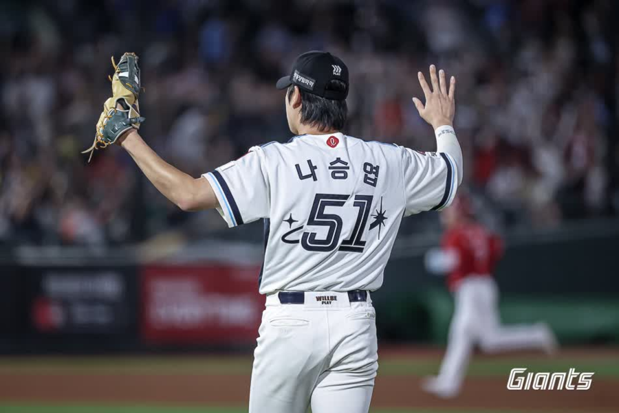 '롯데 날벼락' 타격부진 2군행 <b>나승엽</b> 부상 시련…"타구에 맞아 <b>안구</b> 출...