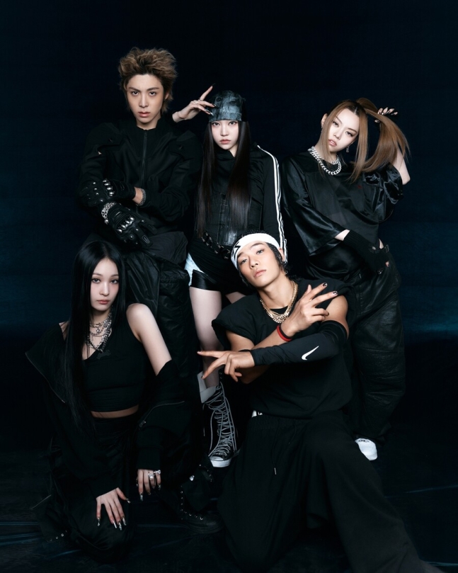 Moon Seo-yoon as Annie in AllDay Project