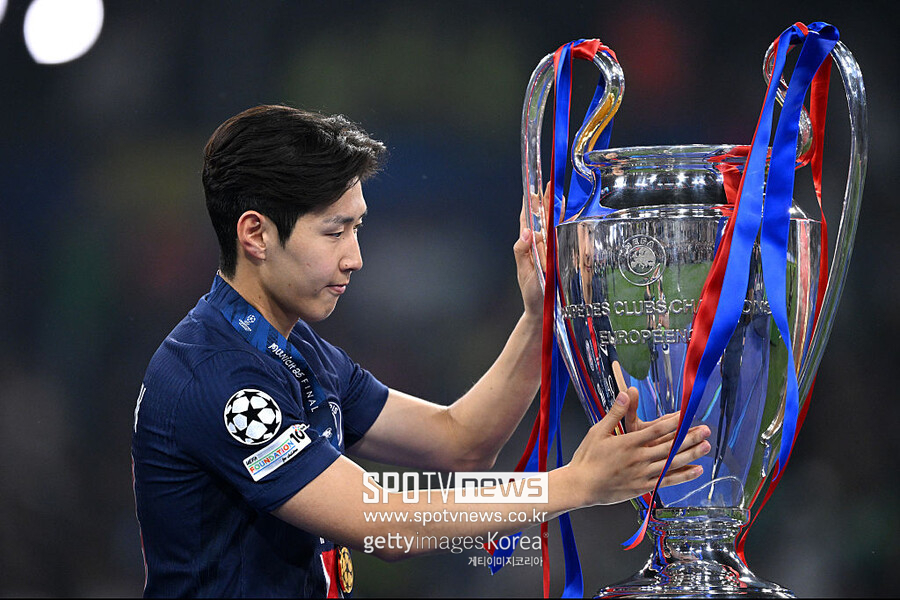 韓 축구 뒤흔드는 대형 <b>이적</b>설! <b>이강인</b>, 사우디로 향한다…알 나스르의...