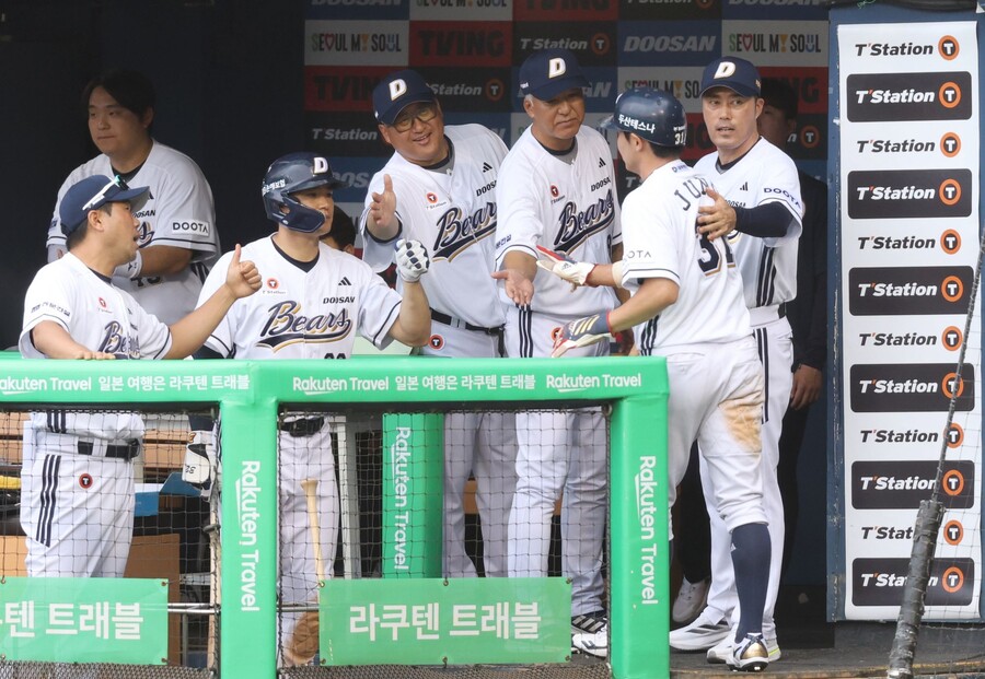 '<b>곽빈</b> 153km 쾌투에 김택연 4아웃 세이브까지' <b>두산</b> 연이틀 키움 제압…...