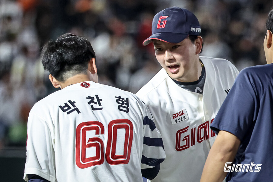<b>불꽃야구</b>→<b>롯데</b>행→KBO 1호 안타…김성근-이대호의 한마디를 가슴에 새...