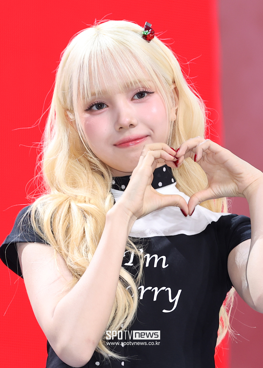 싸이 걸그룹+전소연 <b>프로듀싱</b>…<b>베이비돈크라이</b>, '금수저' 걸그룹의 탄생...