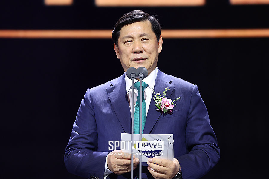 <b>허구연</b> KBO <b>총재</b>, <b>크보 라이브</b> 직접 출연…실시간으로 팬들과 소통 나선...