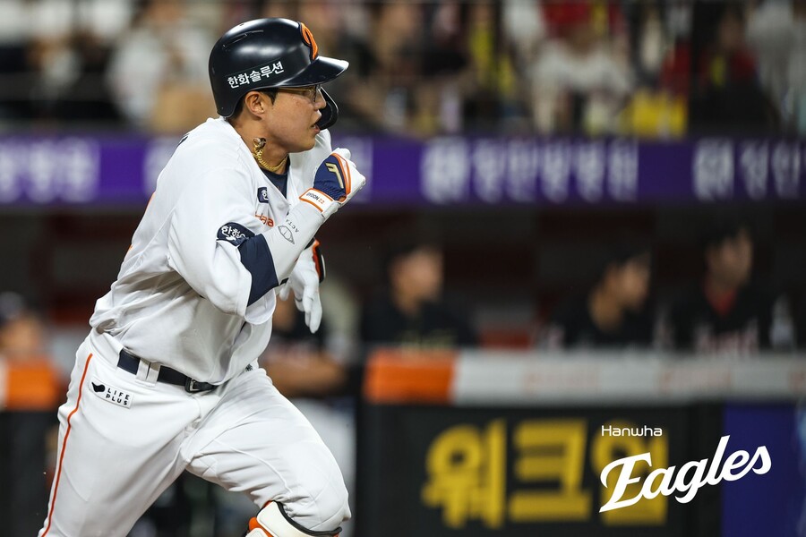 '전반기 1위' 한화, 전반기 유일 6할 승률도 확보… 양현종 울린 <b>최재훈</b>...