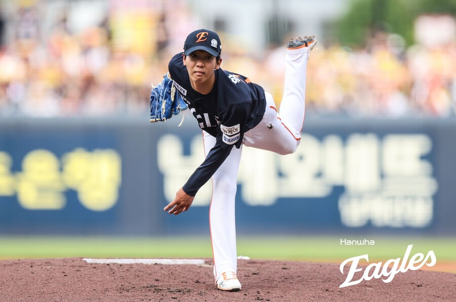 '78억 1승 투수' 엄상백, 결국 한화 <b>선발</b>에서 내린다 "<b>황준서</b>가 후반기...