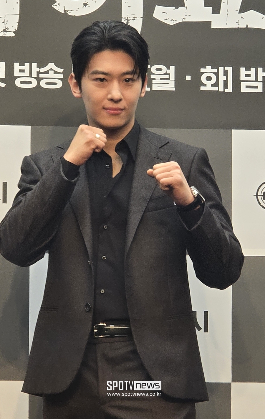 '<b>아이쇼핑</b>' <b>덱스</b> "<b>액션</b> 힘조절에 곤욕…블랙아웃 왔다"