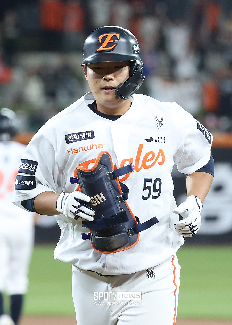 "주전 일찍 빼준 거, 그걸로 위안" 절대 1강 <b>한화</b>가 11점 차 패배…그래...