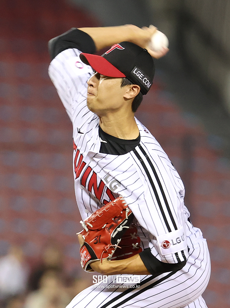'병살타 5개' <b>LG</b> 압도적 수비로 kt에 5-0 완승…신인 <b>박관우</b> 2호 홈런, 손...