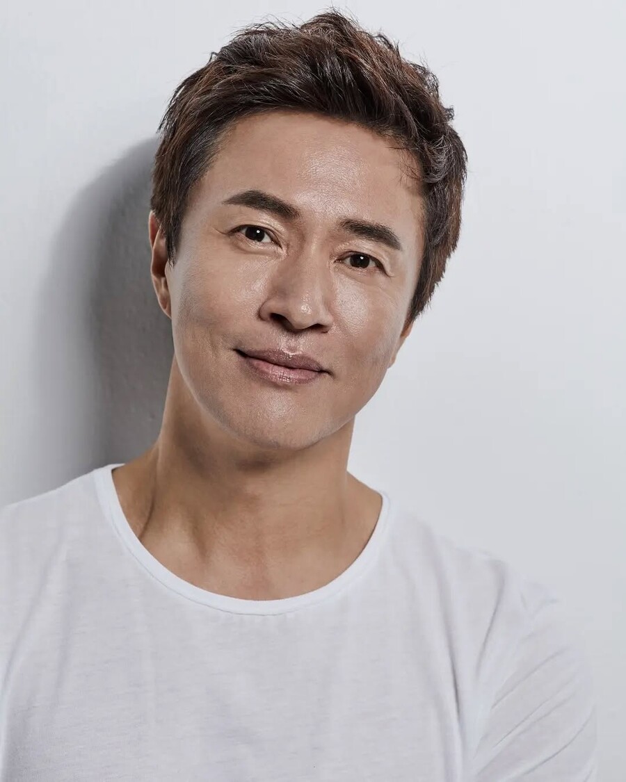 '모친상' <b>김정민</b>, 팬 <b>조의금</b> 전액 <b>기부</b> "나눔 강조했던 母, 응원되길"
