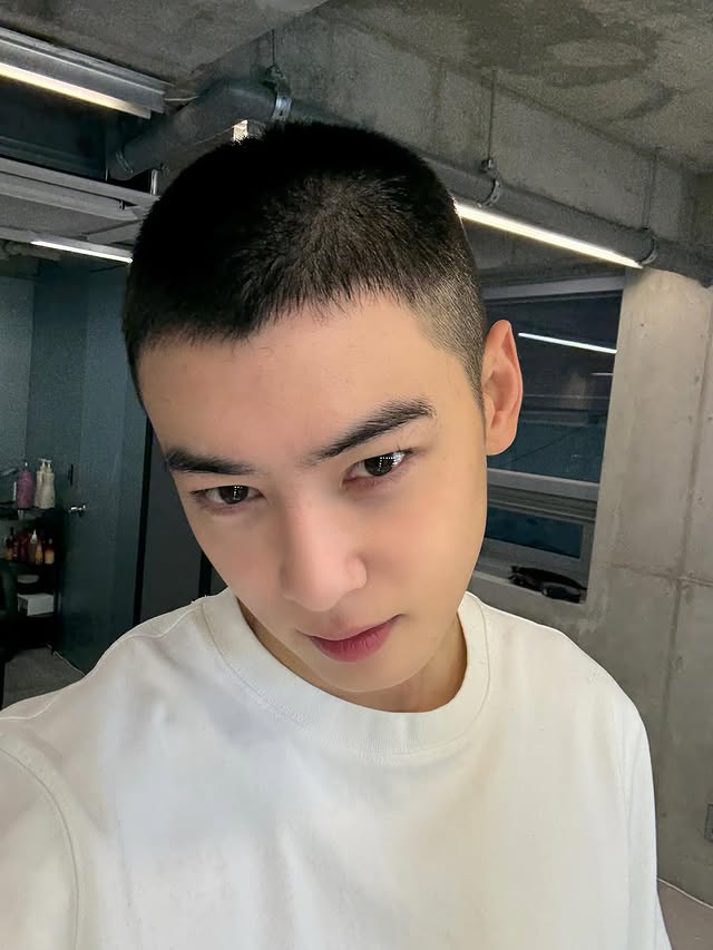 '<b>훈련병</b>' <b>차은우</b> 근황 공개…윤산하에 "살려달라"→조교는 "사람입니다...