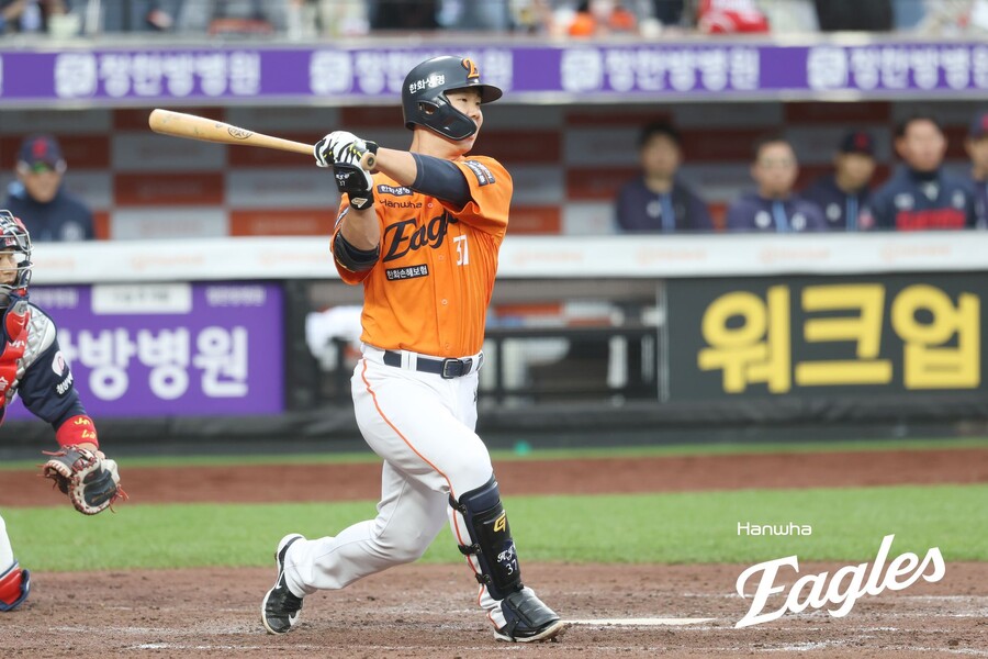 '타율 0.168' 시즌 내내 부진 <b>안치홍</b>, 결국 1군에서 빠졌다… 황영묵-김...