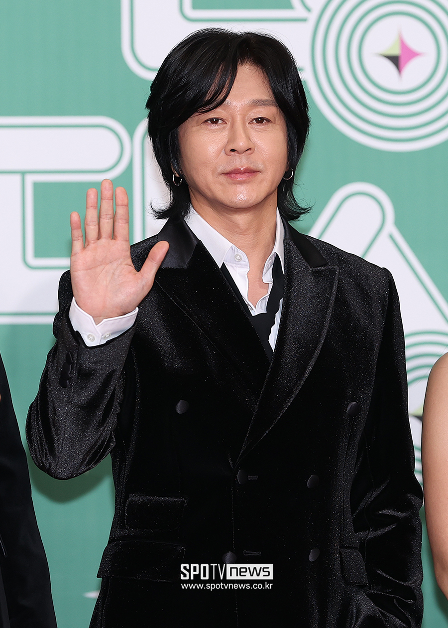 '<b>희귀암</b> 완치' <b>윤도현</b> "1년만에 <b>재검</b>, 문제없다…조금이라도 건강하게"