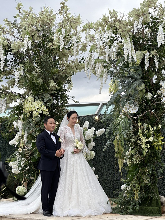<b>김병만</b>, 오늘(20일) <b>한강</b>서 야외 <b>결혼식</b>..내부사진 공개 '사회 이수근, ...
